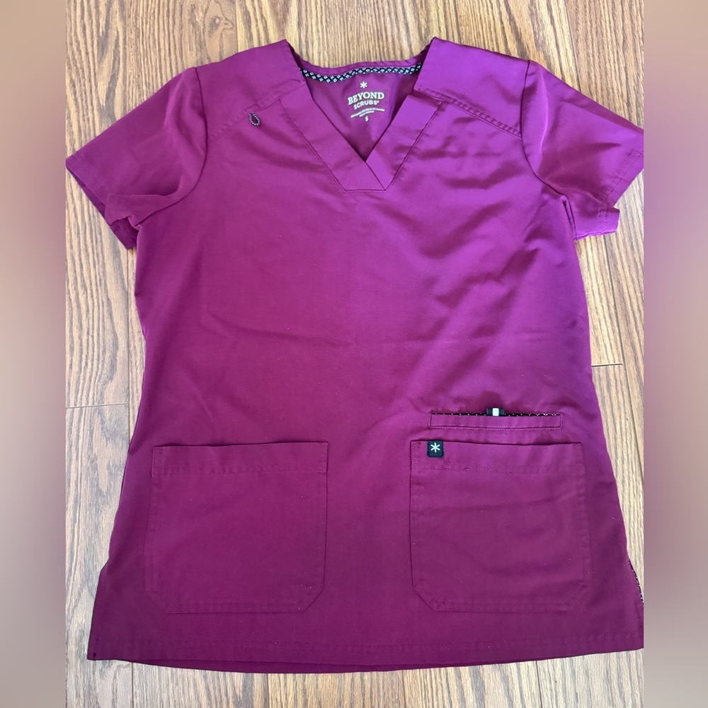 Beyond Scrubs Women's Scrub Top SMALL